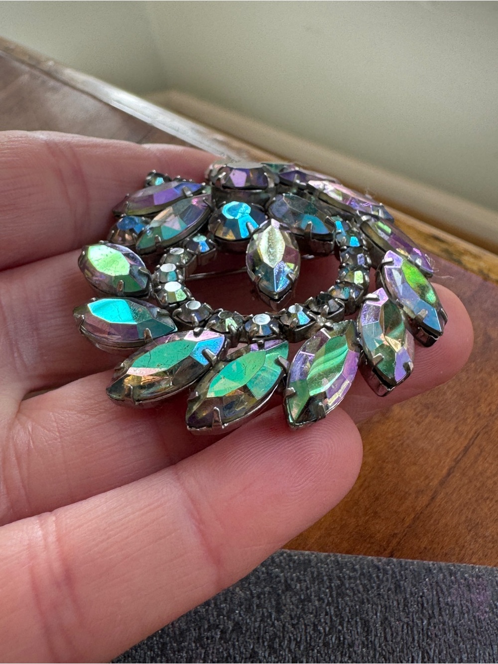 Vintage Weiss AB rhinestone statement brooch - Picture 8 of 9